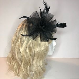 Woman’s black hair fascinator